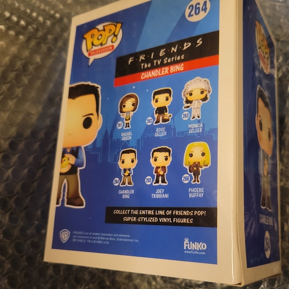 Funko Pop! CHANDLER BING 4-PC BUNDLE with THE RARE RETIRED VAULTED 264 FIGURE - Picture 8 of 16